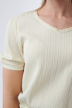 Phoebe - Top V Neck Neckline Detail