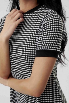 Womens black and white short sleeve round neck modest dress