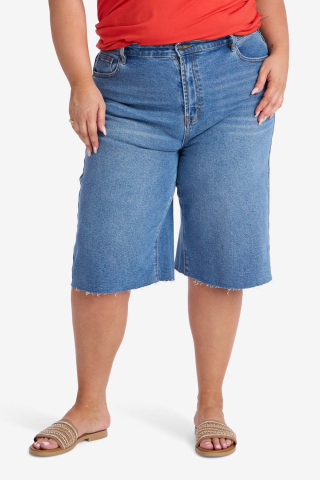 Loose Fit Frayed Hem Modest Short